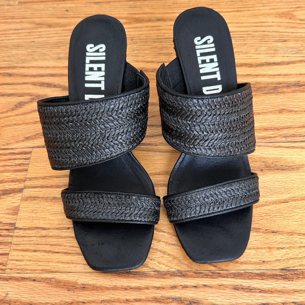 Silent Wedge Sandals